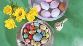 Как красиво покрасить яйца на Пасху: 4 простых способа