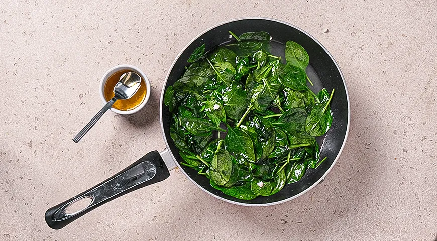 Гречневое карри с кешью и шпинатом