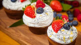 Простые рецепты с клубникой и фисташками
