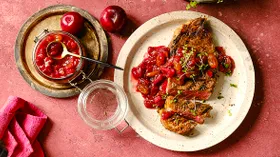 Сливовый чатни с яблоками, имбирем и луком