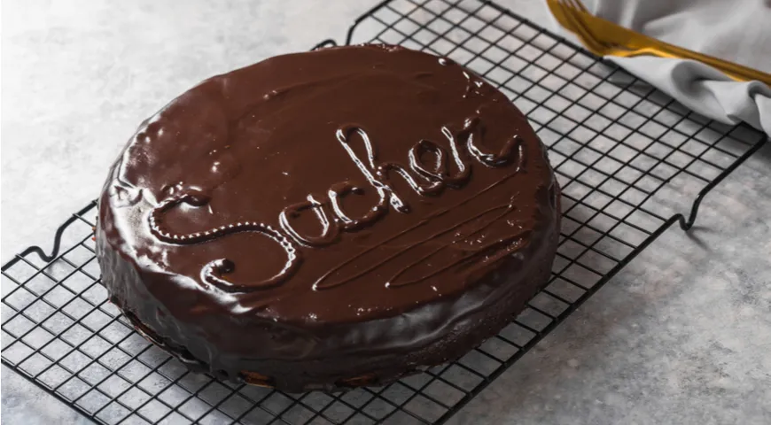 Классический шоколадный торт Захер