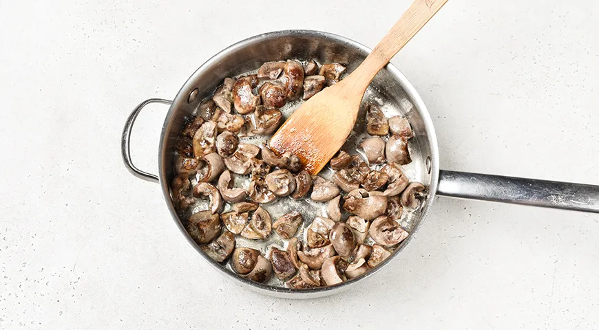 Свиные почки, тушенные в сметане