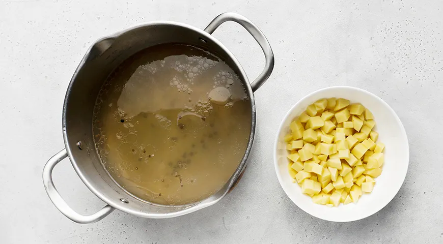 Домашний суп с чесночными галушками