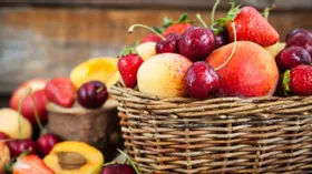 Сколько можно съесть абрикосов, черешни, жимолости и клубники
