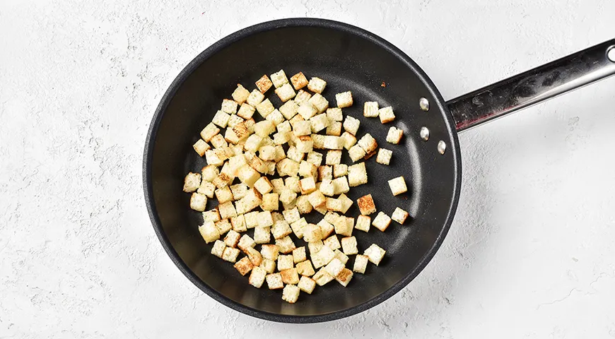 Салат Королевский с крабовыми палочками и сухариками