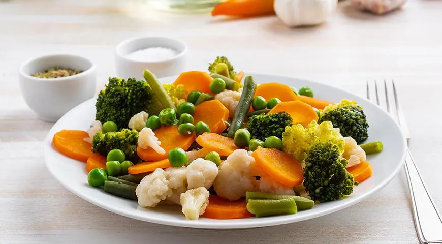 Слегка недоваренные овощи сохраняют больше витаминов и полезных веществ и не теряют при этом свой вкус