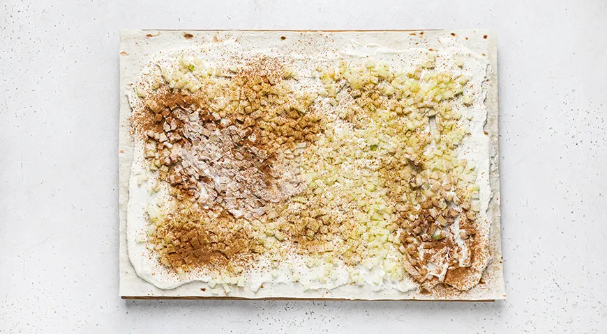 Штрудель из лаваша с творогом и яблоками