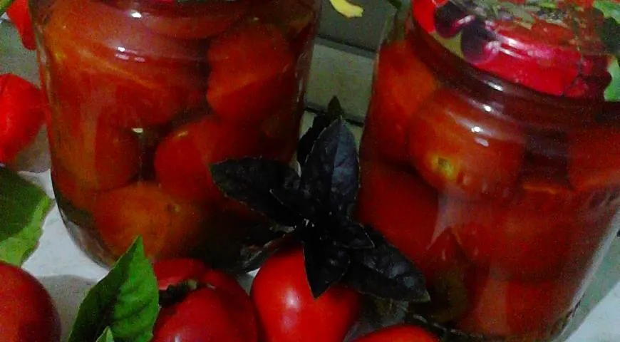 Готовим помидоры с базиликом