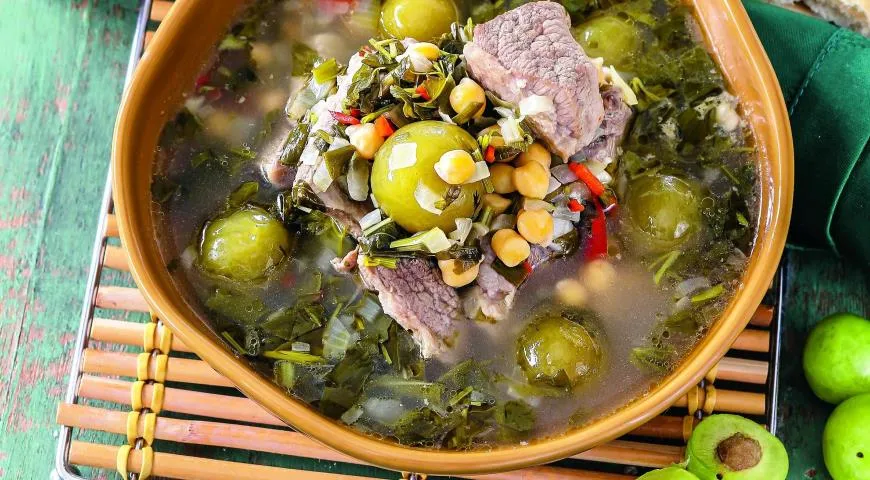 Суп из телятины с алычой