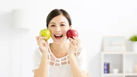 Какие витамины содержатся в яблоках, срезать ли кожуру, какой цвет лучше: все, что вы хотели знать о самом популярном фрукте