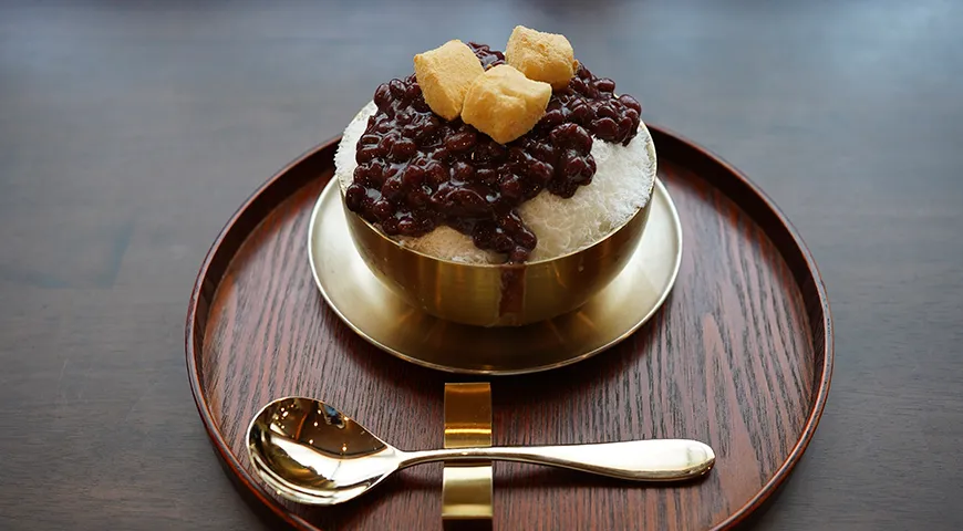 Корейский традиционный летний десерт — Patbingsu (красная фасоль и «бритый» лед)