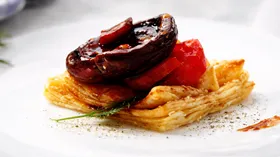 Слойки с грибами, томатами и шалфеем