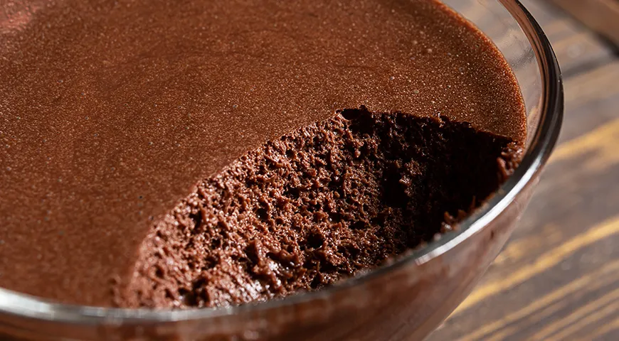 Шоколадная масса застывает в морозилке до состояния мусса в среднем за 2 часа