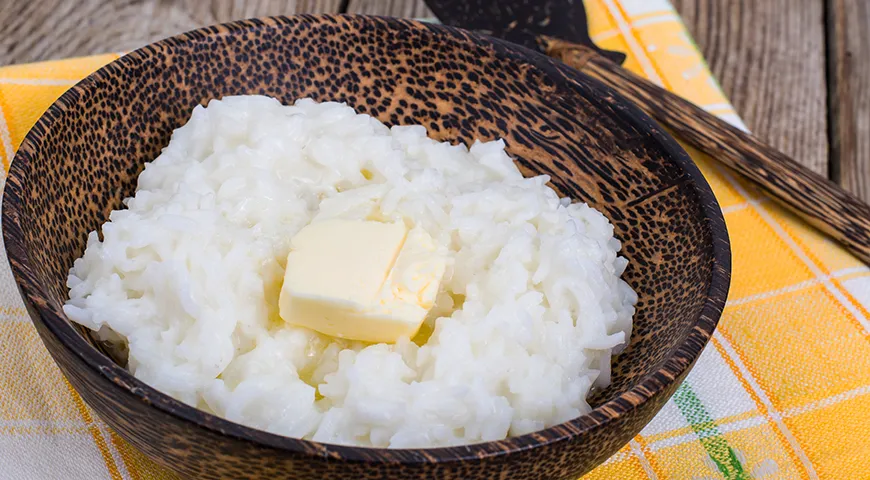 Справиться с остротой том-яма помогут жирные продукты. К примеру, можно добавить в рис сливочное масло