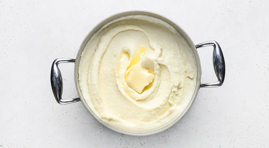 Бефстроганов из говядины с солеными огурцами и сметаной