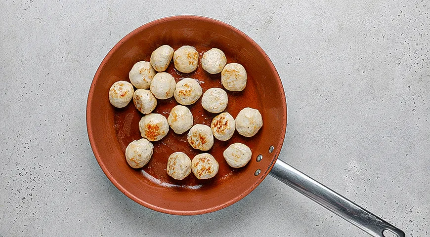 Карри с фрикадельками и цветной капустой