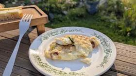 Омлет с кабачком, белыми грибами и сыром