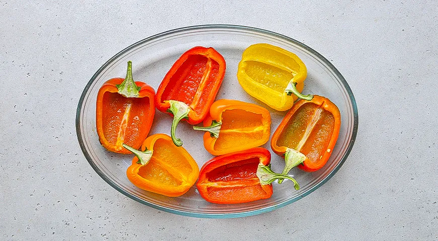 Перцы, фаршированные киноа, кукурузой и фасолью
