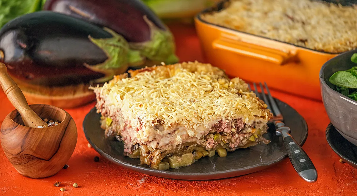 Рецепт мусаки с говяжьим фаршем и соусом бешамель