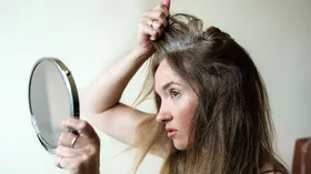 Молодежь в России седеет уже в 20 лет: врач объяснила, как это связано с питанием