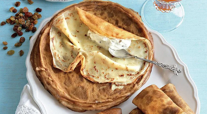 Блинчики с творогом и изюмом