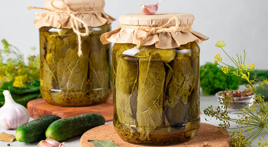 Листья хрена защищают консервацию от гниения и помогают сделать овощи более хрустящими