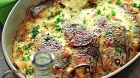 Караси в сметане