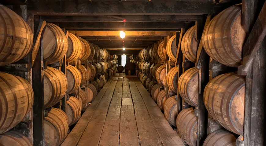 Для базового бурбона установлен минимальный срок выдержки — 2 года