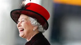 Зачем в блины Елизаветы II добавляли лимон и лук? Три рецепта панкейков для королевы