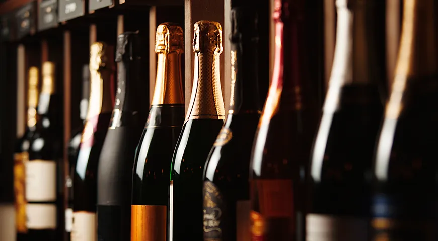 Шампанское, просекко и кава — это игристые напитки, но изготавливаются они по разным технологиям и в разных странах