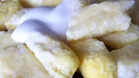 Ленивые вареники с бананом и йогуртом