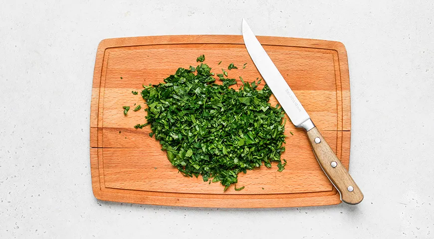 Гречка с тушёнкой и томатной пастой (на сковороде)