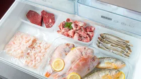 Как заморозить рыбу и морепродукты без вакуумной упаковки — бытовая хитрость от шефа