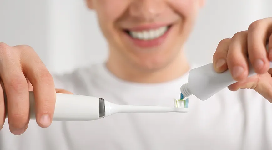 Обычная или электрическая: как выбрать зубную щетку