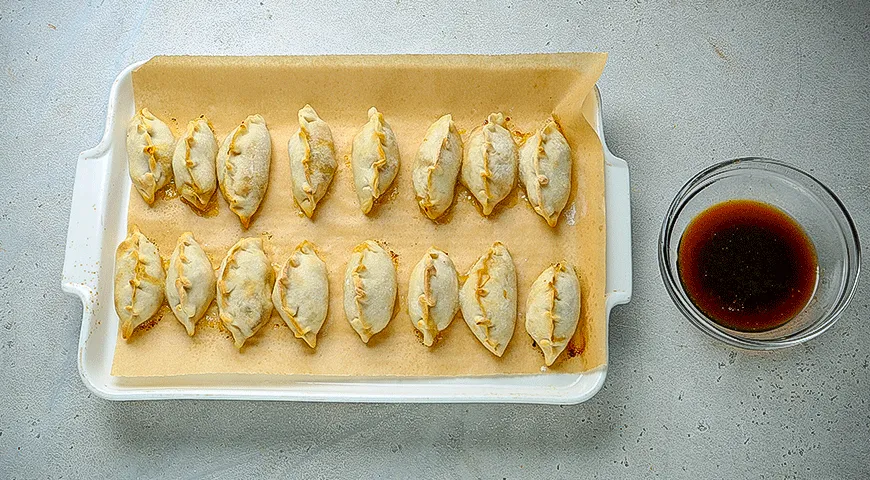 Запеченные дамплинги с лососем