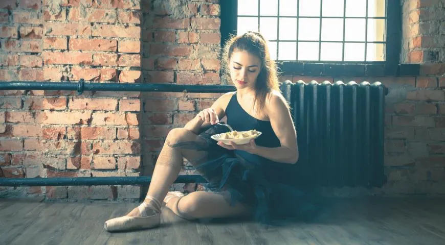 Балерина с едой