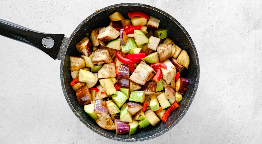 Овощное рагу с курицей и баклажанами