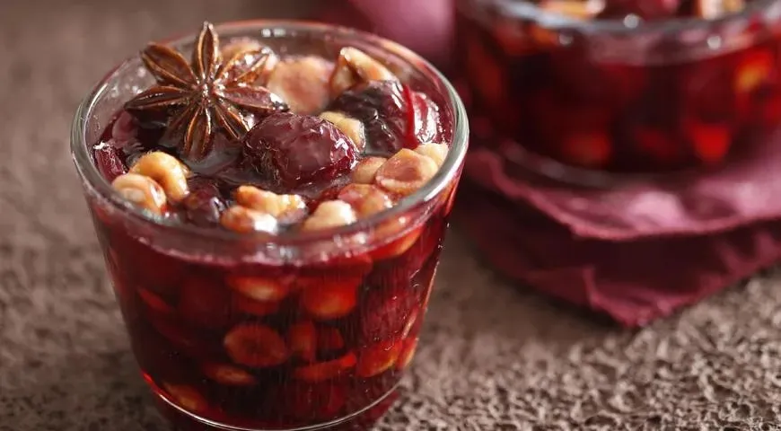 Вишневое варенье с орехами