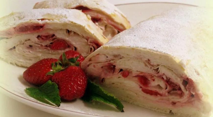 Клубничный штрудель из лаваша Есения