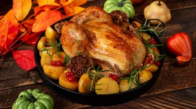Как приготовить курицу с картошкой целиком в духовке