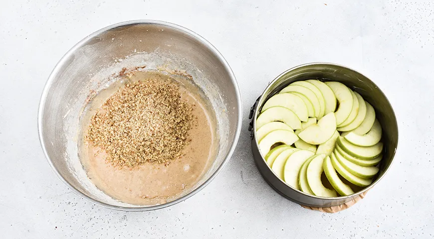 Заливной яблочный пирог