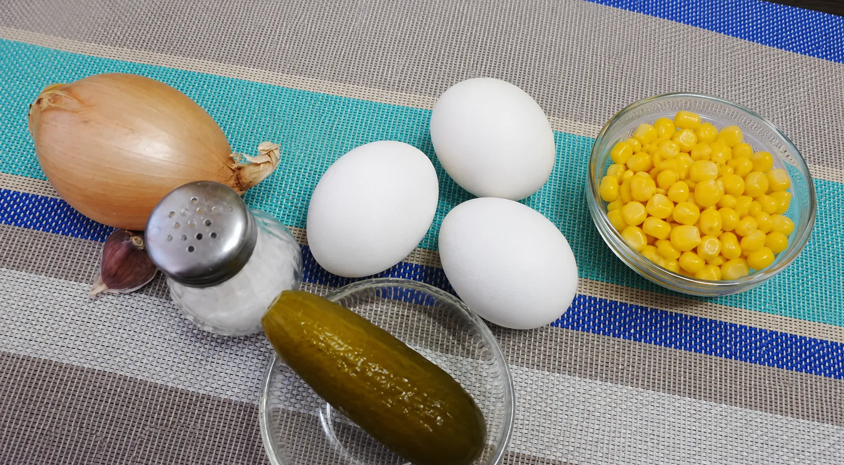 Готовим яйца, фаршированные кукурузным паштетом