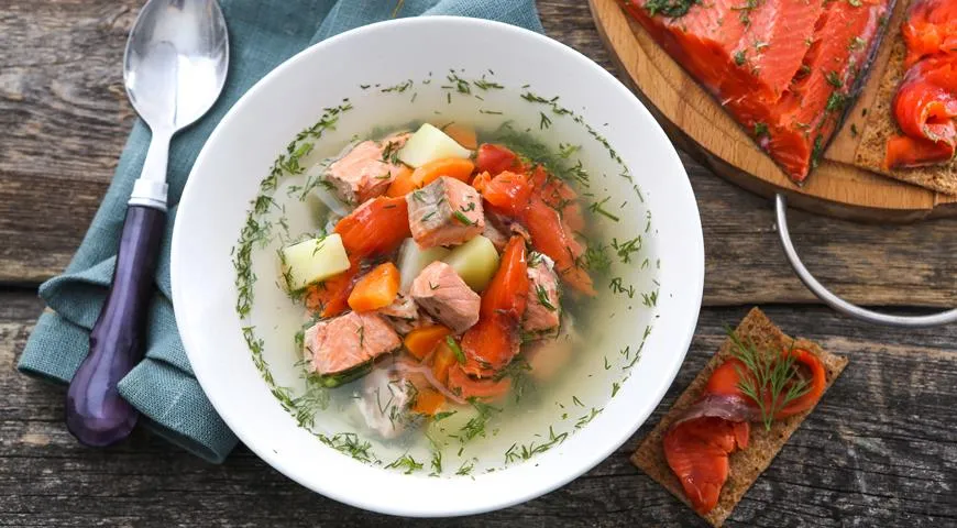 Рецепт домашней ухи со слабосоленой неркой 