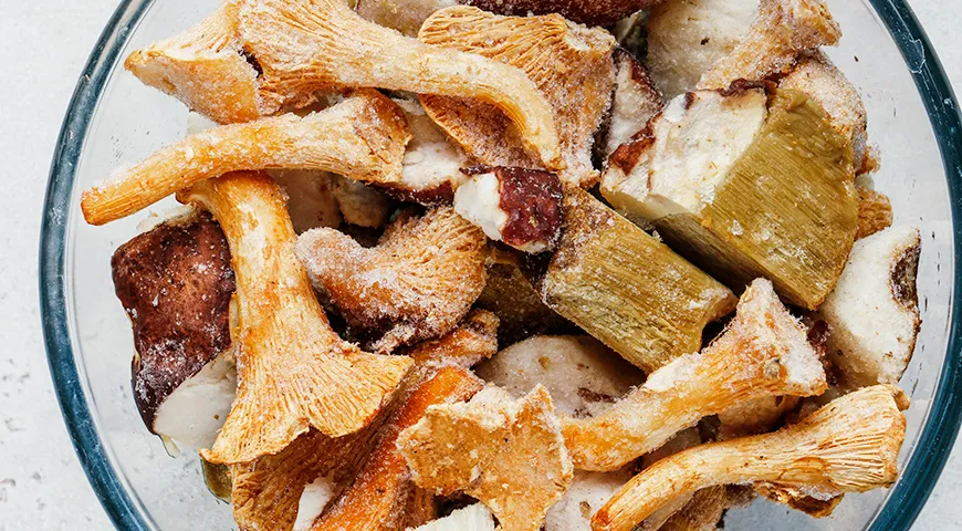 Подлива из замороженных грибов