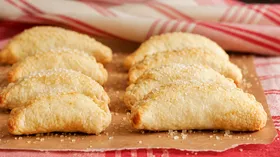 Пирожки с яблоками, корицей и сыром чеддер