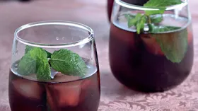 Блюда и напитки с мелиссой