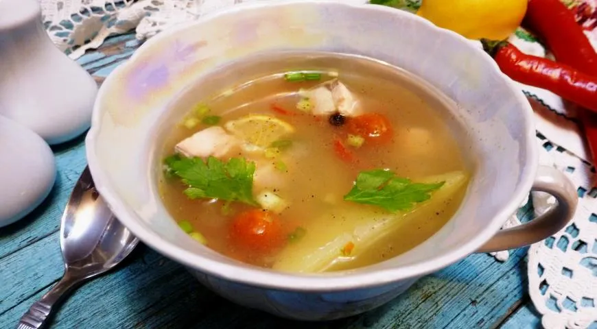 Рыбный суп с пшеном и помидорами