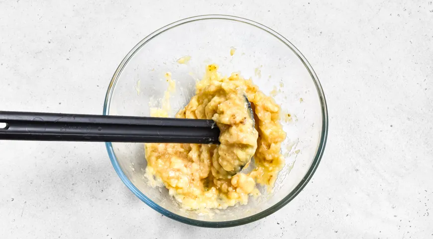 Банановые панкейки с шоколадом внутри