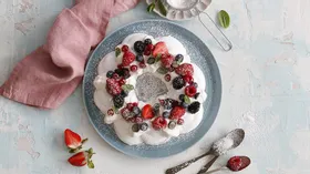 Как приготовить самый вкусный торт Павлова, который сделает нас чуть-чуть счастливее