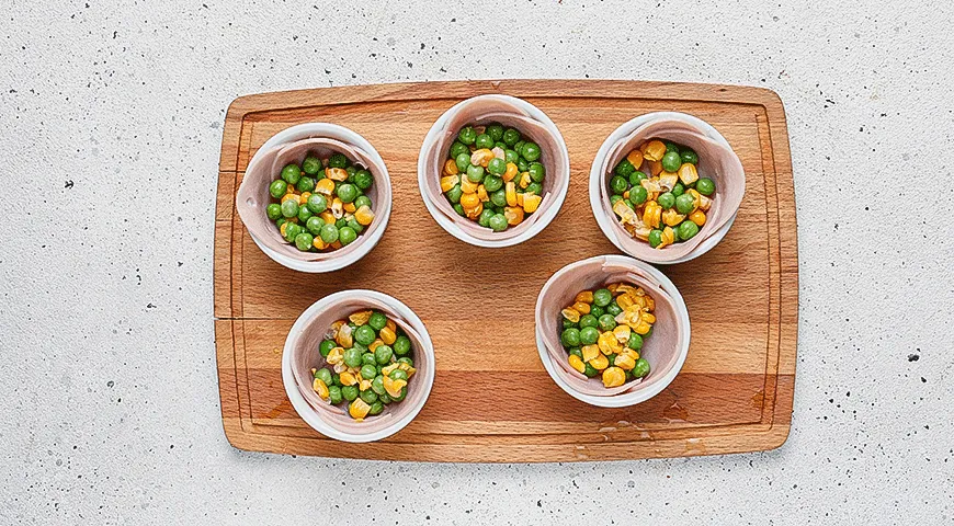 Яичные кексы с ветчиной и овощами